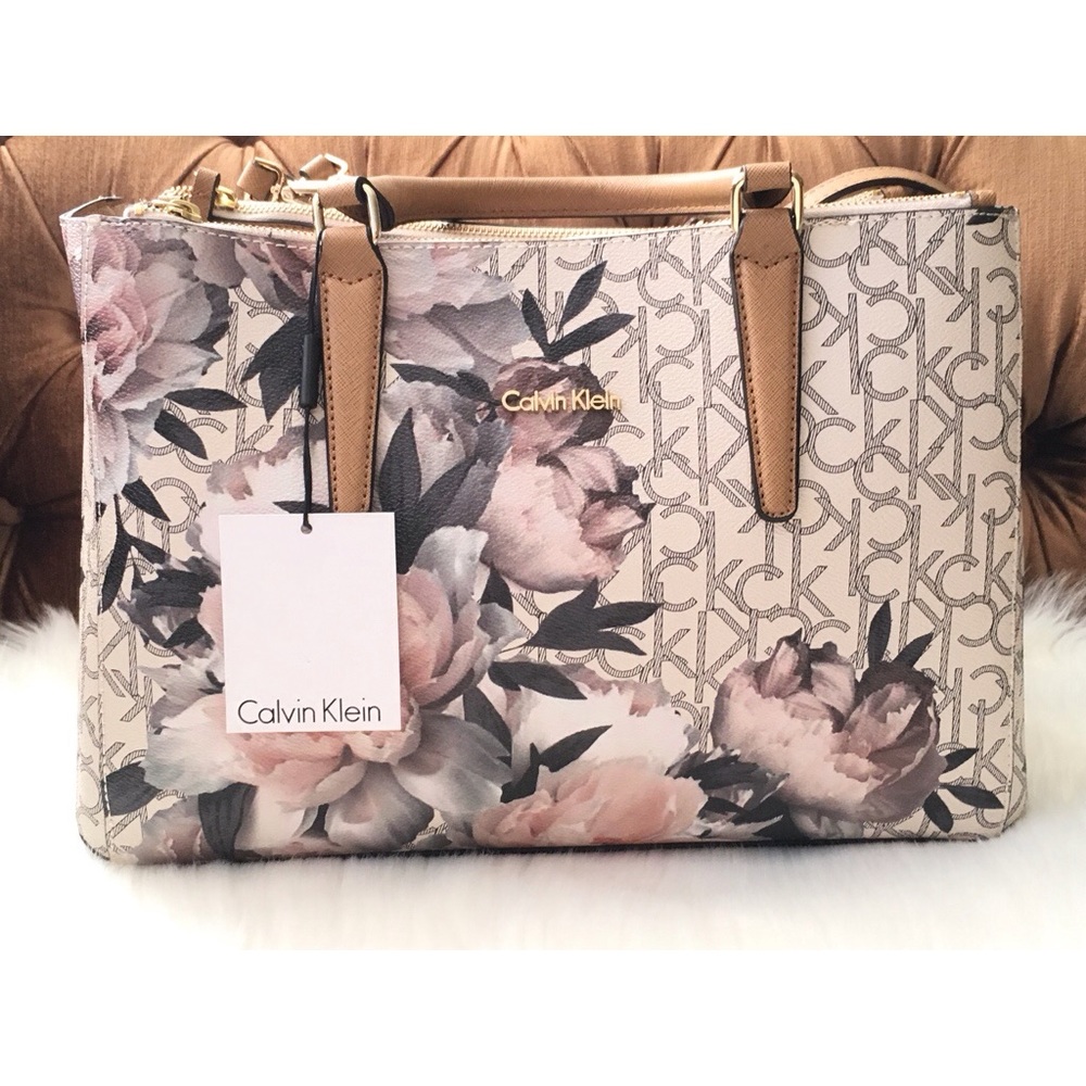 ββSOLDββCalvin Klein Unique Handbag - Picture 2 of 7